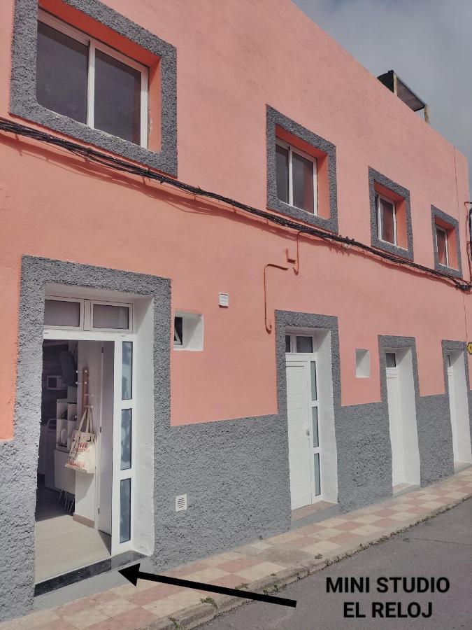 Mini Estudio El Reloj San Nicolás Exterior foto